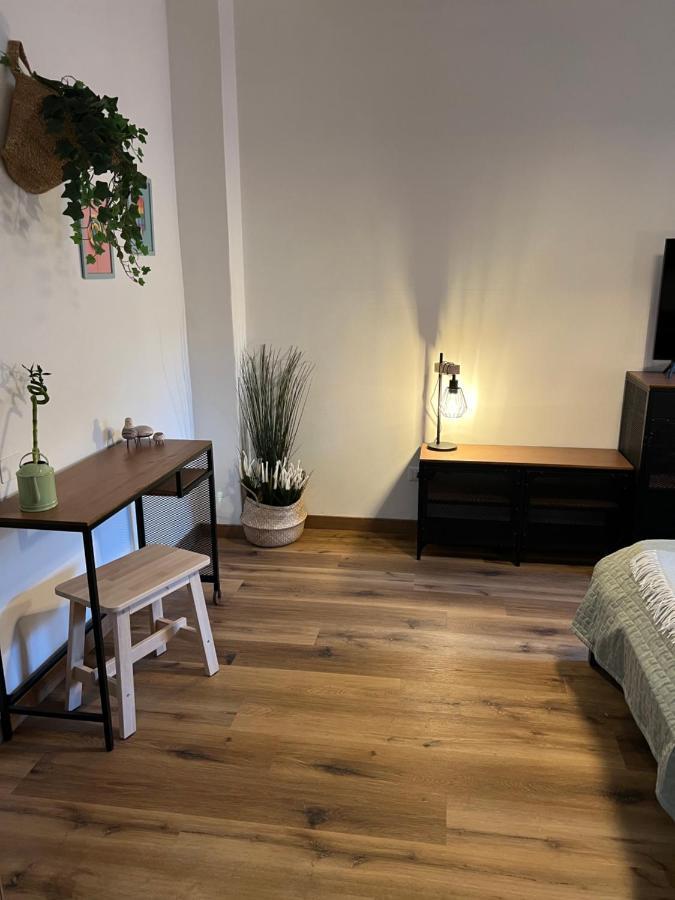 Stylish Apartment 3 Km Away From Duomo - Netflix, Wi-Fi, All Comforts Included Milánó Kültér fotó