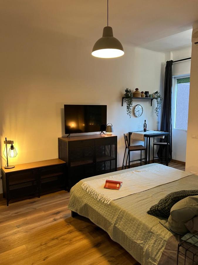 Stylish Apartment 3 Km Away From Duomo - Netflix, Wi-Fi, All Comforts Included Milánó Kültér fotó