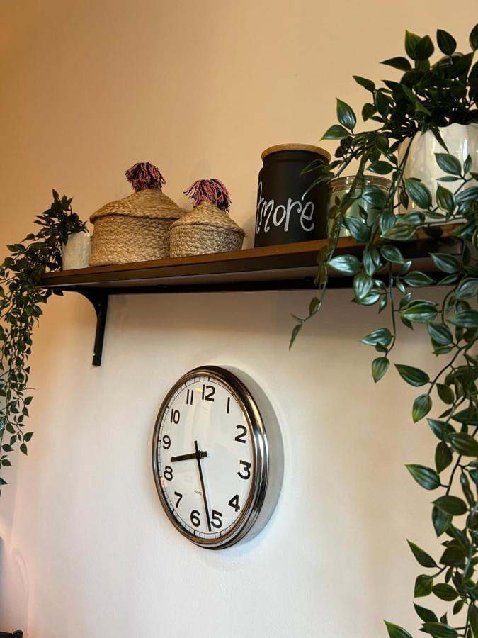 Stylish Apartment 3 Km Away From Duomo - Netflix, Wi-Fi, All Comforts Included Milánó Kültér fotó
