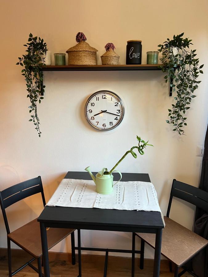 Stylish Apartment 3 Km Away From Duomo - Netflix, Wi-Fi, All Comforts Included Milánó Kültér fotó