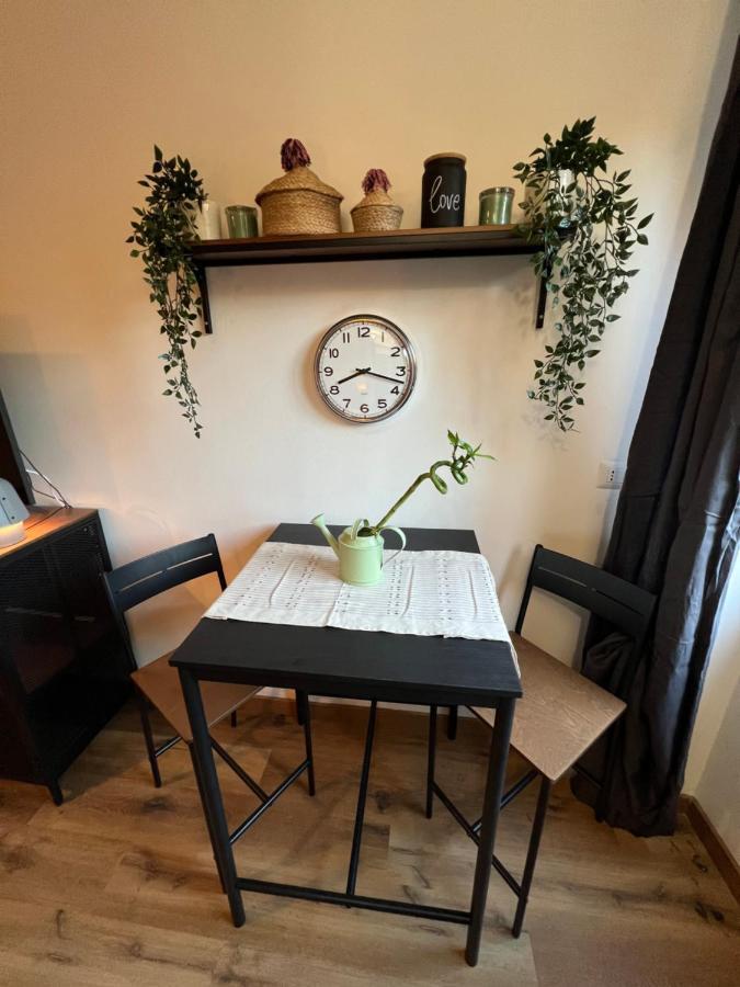 Stylish Apartment 3 Km Away From Duomo - Netflix, Wi-Fi, All Comforts Included Milánó Kültér fotó