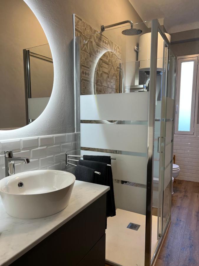 Stylish Apartment 3 Km Away From Duomo - Netflix, Wi-Fi, All Comforts Included Milánó Kültér fotó