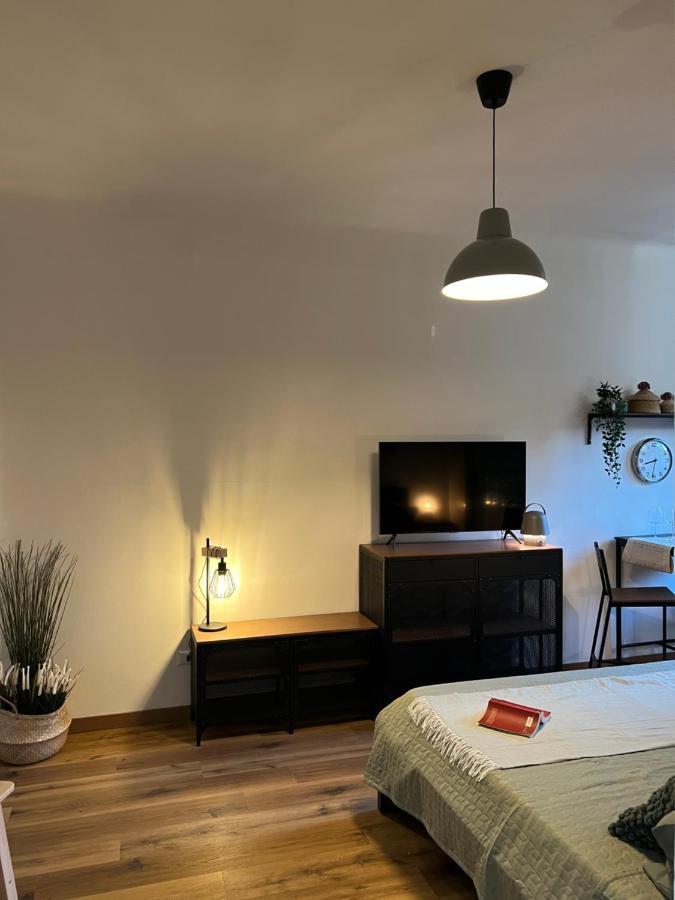 Stylish Apartment 3 Km Away From Duomo - Netflix, Wi-Fi, All Comforts Included Milánó Kültér fotó