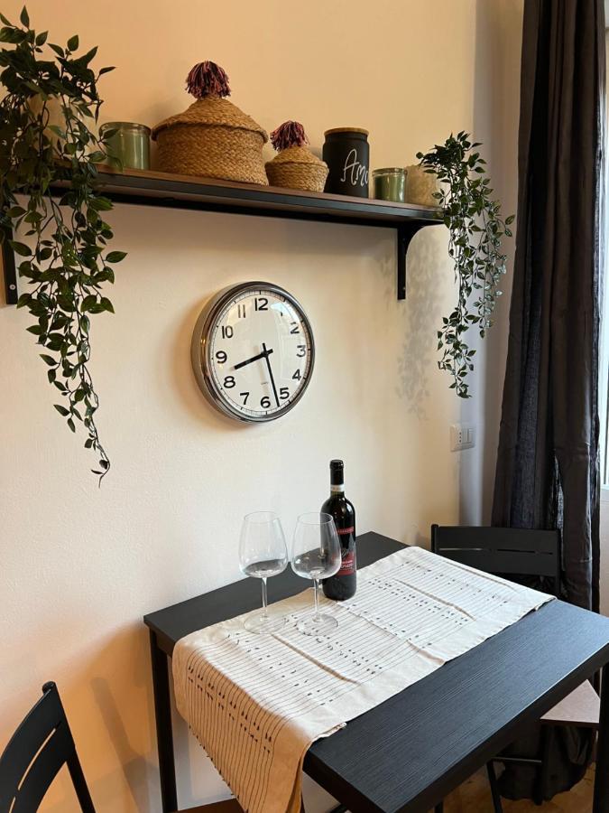 Stylish Apartment 3 Km Away From Duomo - Netflix, Wi-Fi, All Comforts Included Milánó Kültér fotó