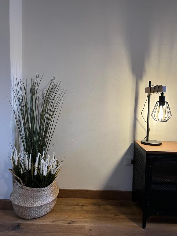 Stylish Apartment 3 Km Away From Duomo - Netflix, Wi-Fi, All Comforts Included Milánó Kültér fotó