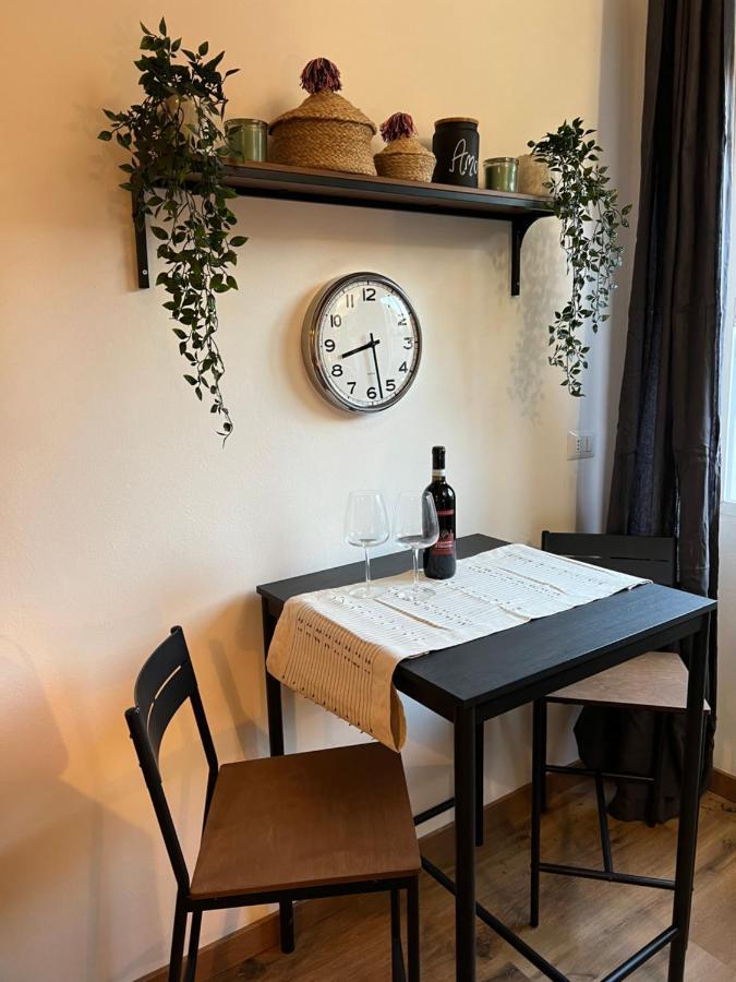 Stylish Apartment 3 Km Away From Duomo - Netflix, Wi-Fi, All Comforts Included Milánó Kültér fotó
